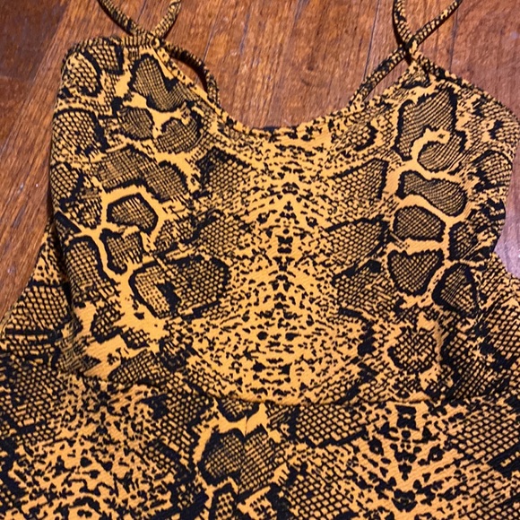 PrettyLittleThing Animal Print Gold Jumpsuit Without Belt - Picture 8 of 10